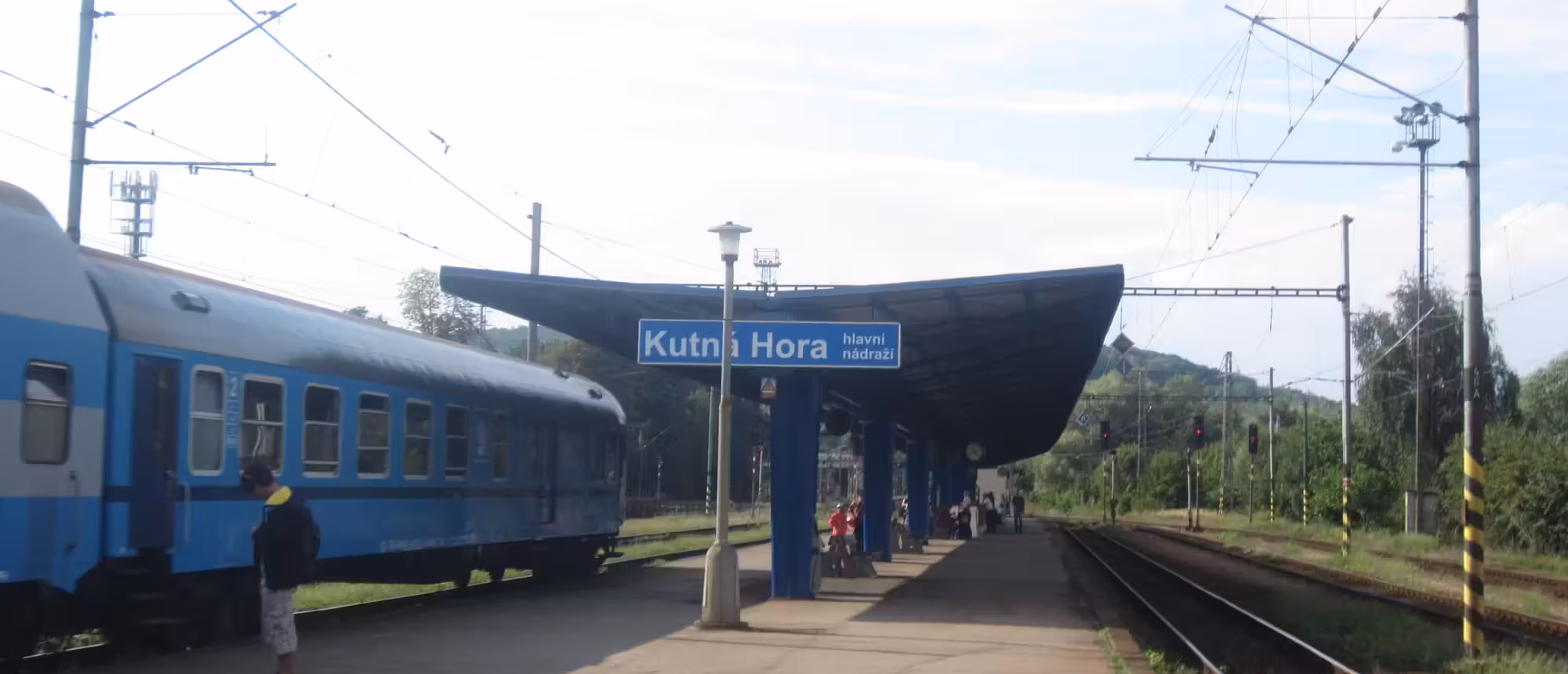 Zug im Hauptbahnhof Kuttenberg auf dem Weg zum Dunkelretreat